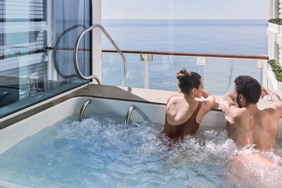 Celebrity Cruises Celebrity Beyond Edge Villa Jacuzzi Lifestyle ©CEL.jpg